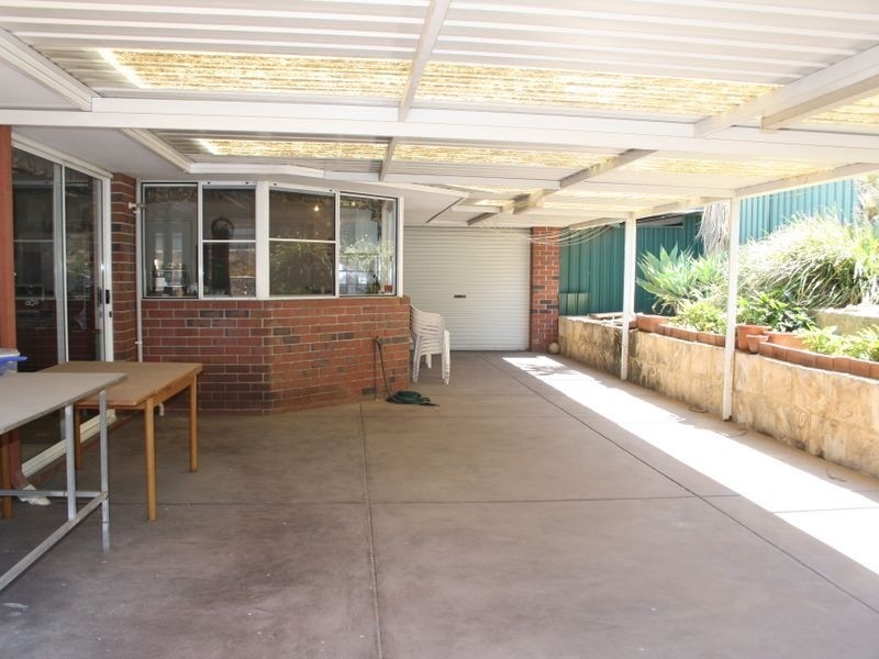 4 Jessica Court, Munster WA 6166