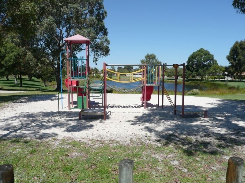 2A Dulverson Place, South Lake WA 6164