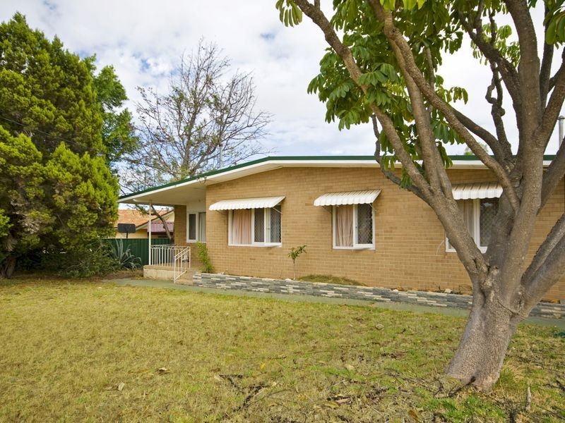 13 Brindle Street, Coolbellup WA 6163