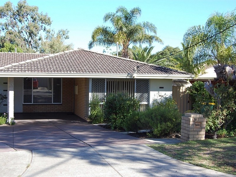 12B Ochiltree Way, Kardinya WA 6163