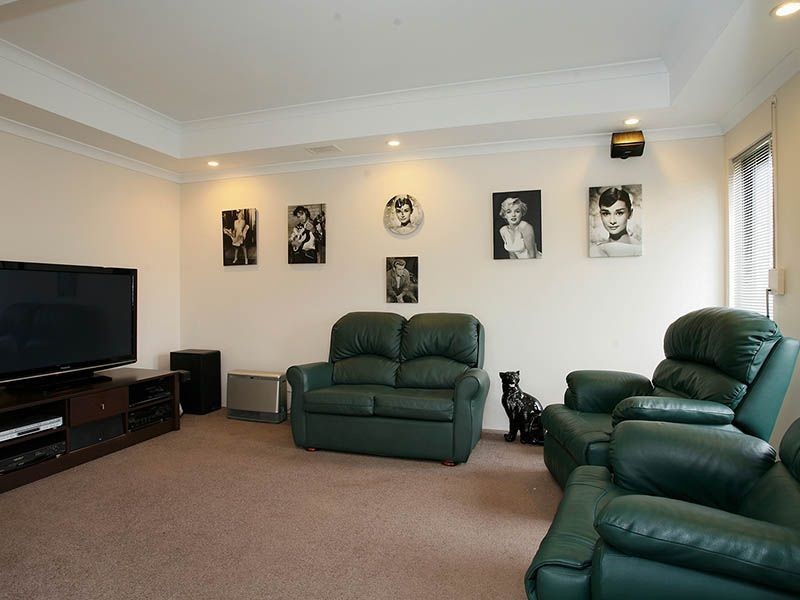 15 Normanby Bend, Success WA 6164