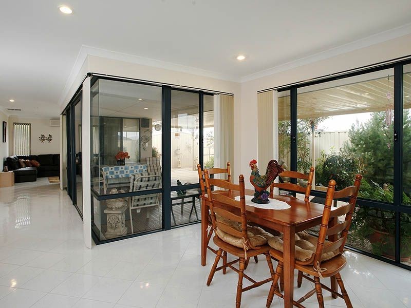 15 Normanby Bend, Success WA 6164