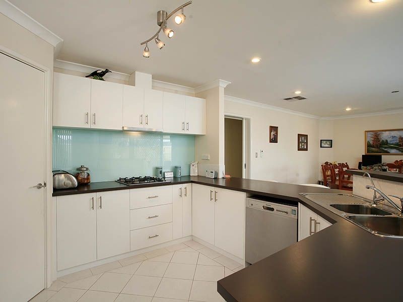 15 Normanby Bend, Success WA 6164