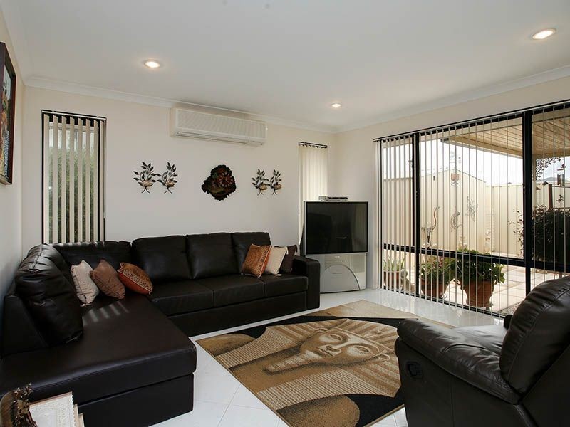 15 Normanby Bend, Success WA 6164