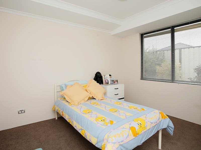 15 Normanby Bend, Success WA 6164