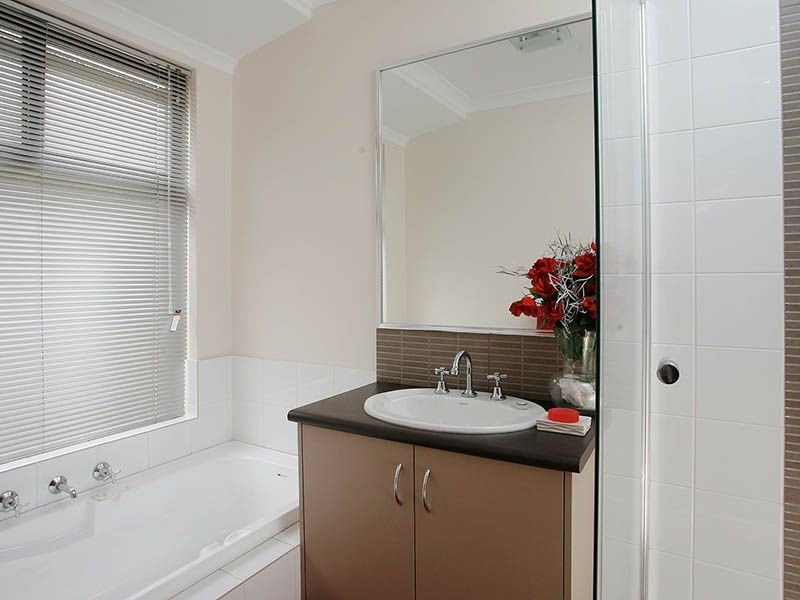 15 Normanby Bend, Success WA 6164