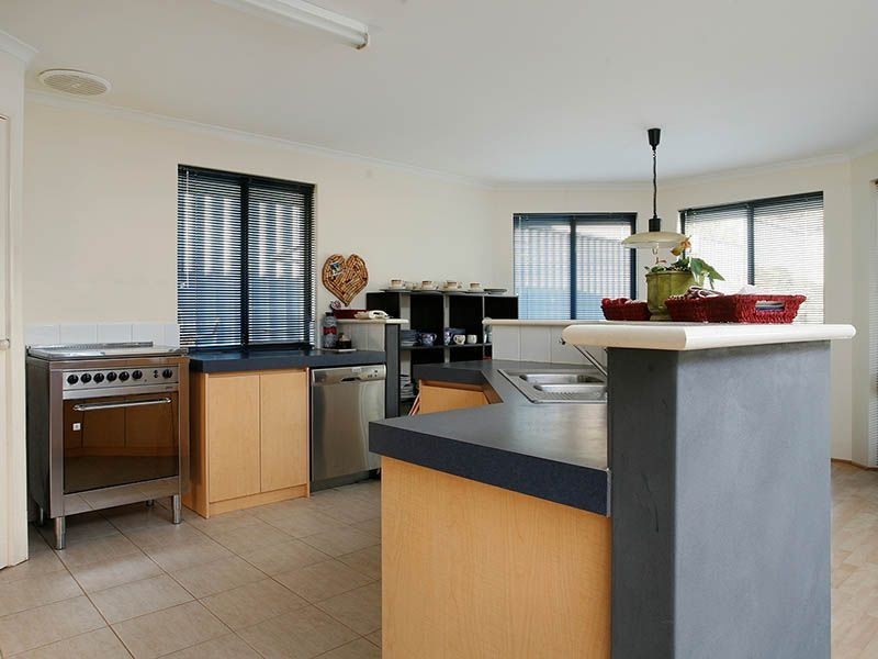 17 Paitt Street, Willagee WA 6156