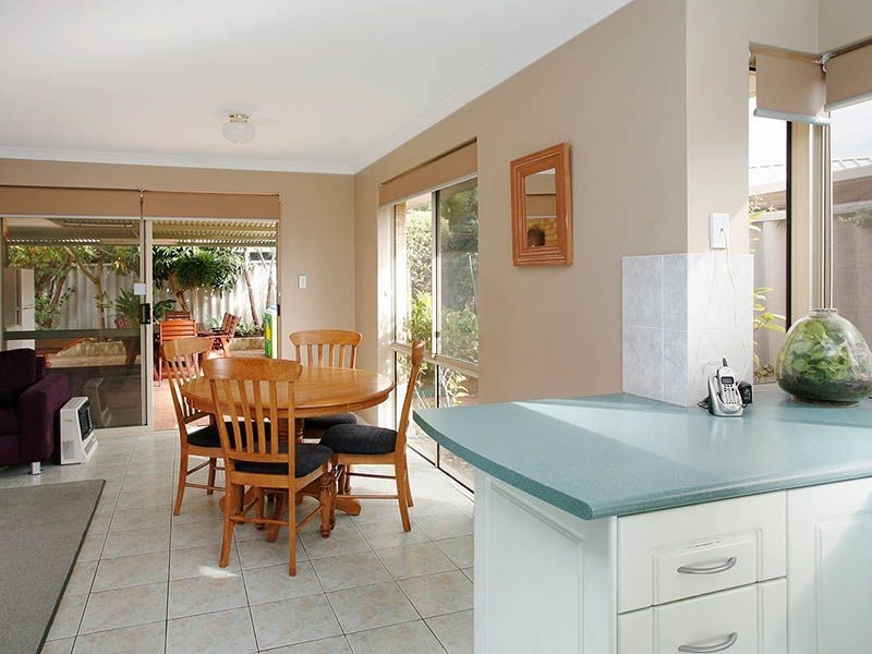 7A Rainbow Gardens, Bibra Lake WA 6163