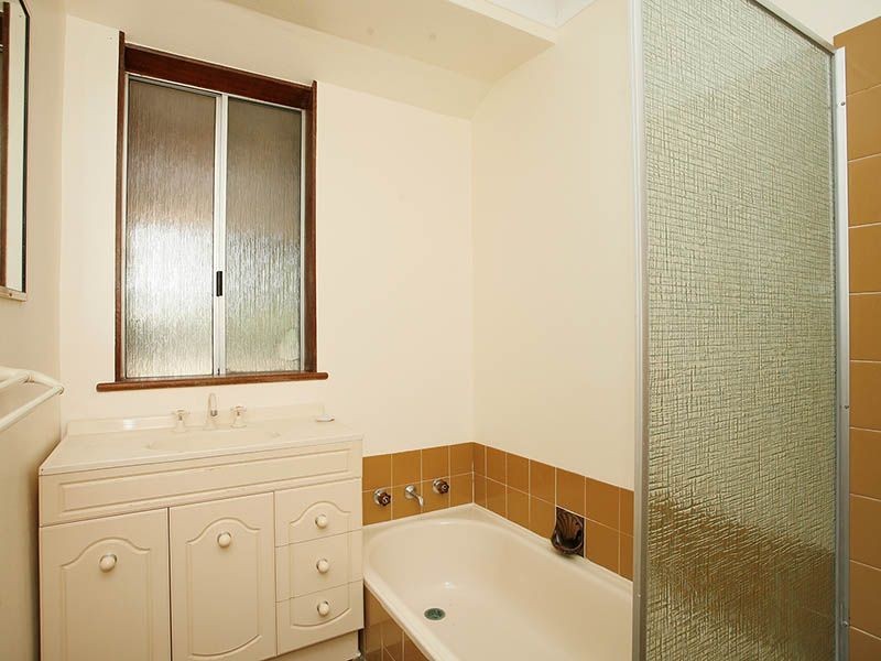 7 Longfield Road, Maddington WA 6109