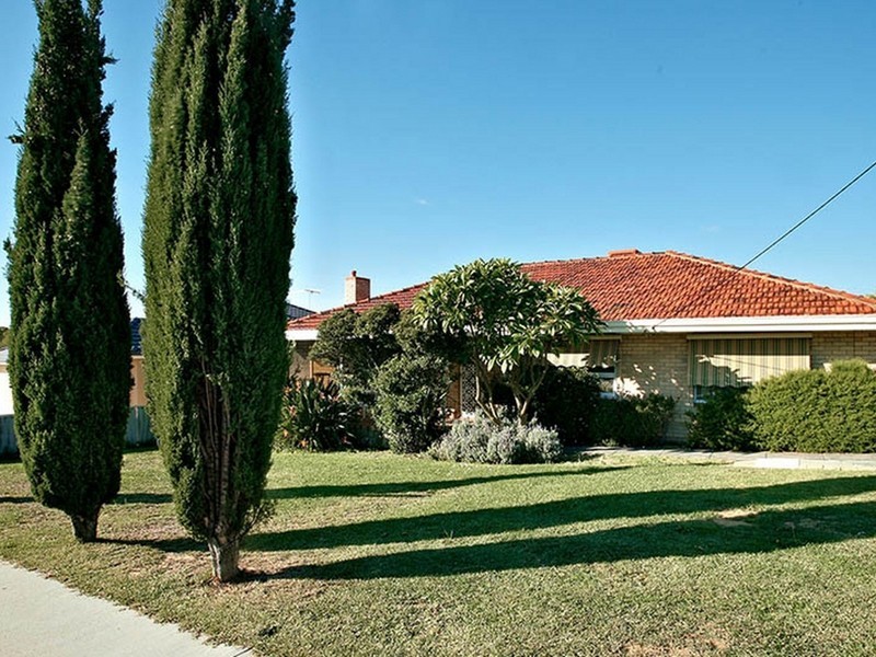 168 Carrington Street, Hilton WA 6163