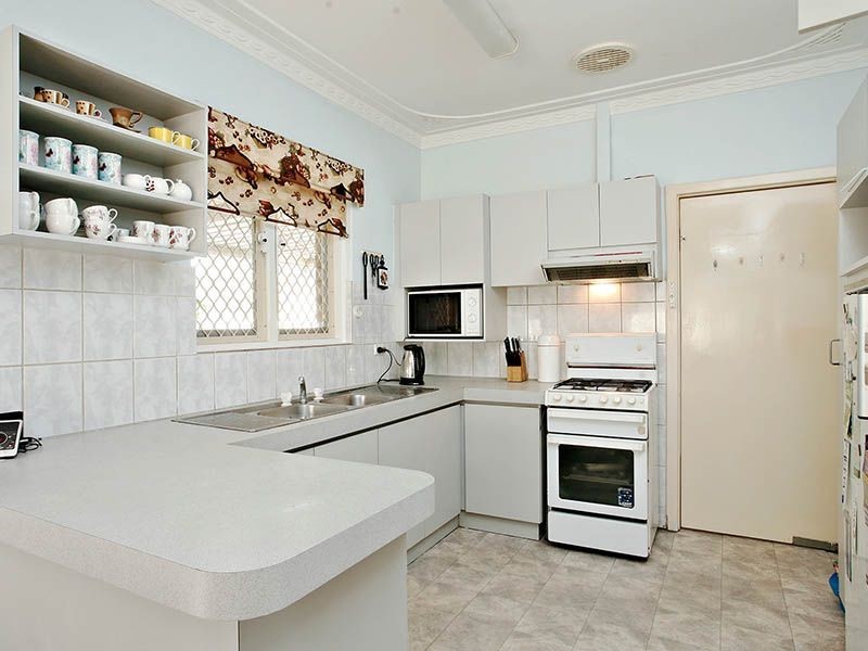 168 Carrington Street, Hilton WA 6163