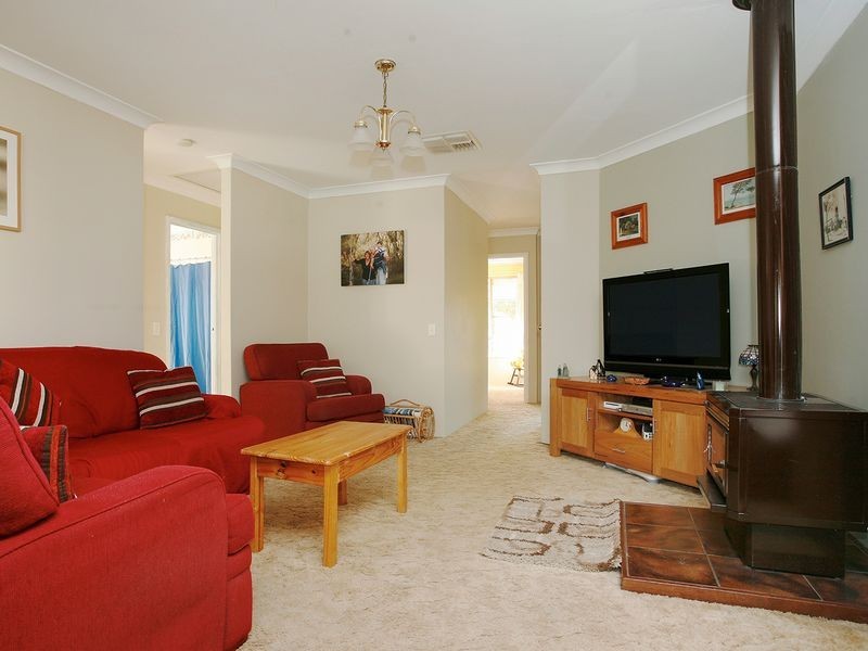 15 Burndale Road, Mount Richon WA 6112