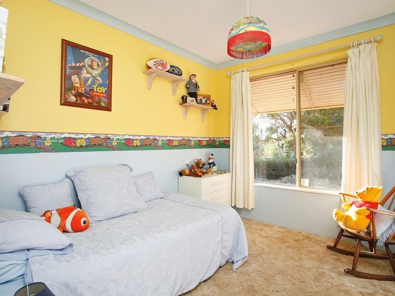 15 Burndale Road, Mount Richon WA 6112