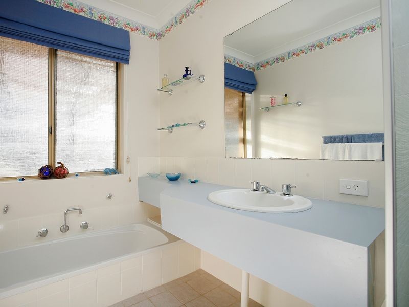 15 Burndale Road, Mount Richon WA 6112