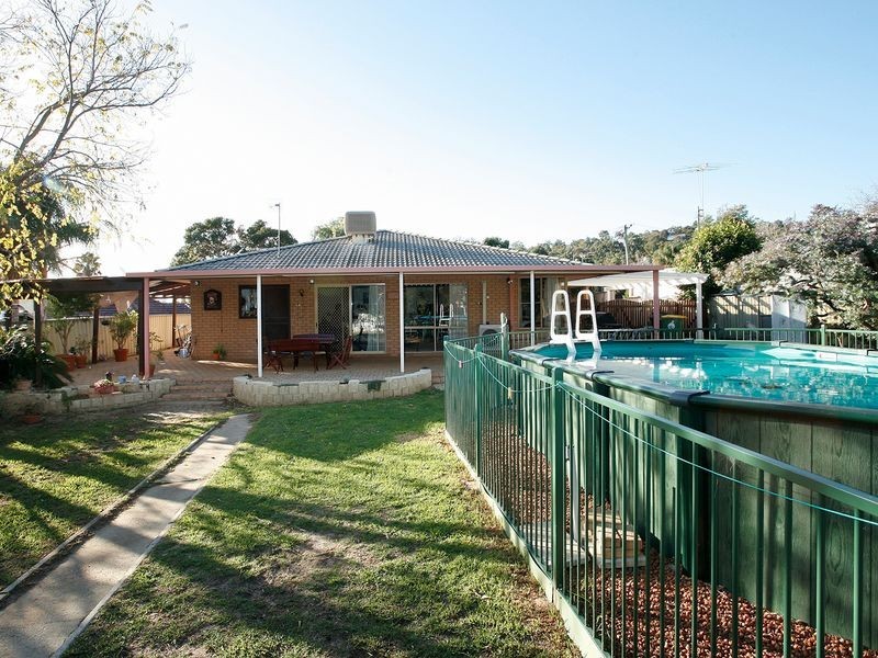 15 Burndale Road, Mount Richon WA 6112