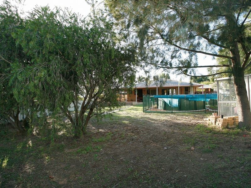 15 Burndale Road, Mount Richon WA 6112