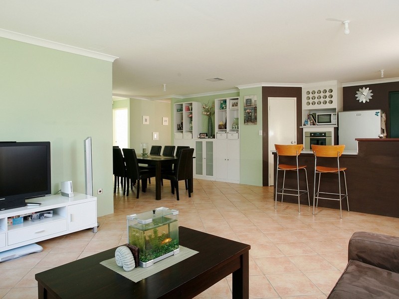 37 Marshwood Retreat, Bibra Lake WA 6163