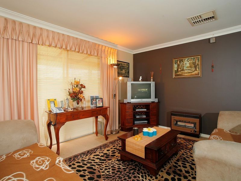 7 Farmhouse Drive, Bibra Lake WA 6163