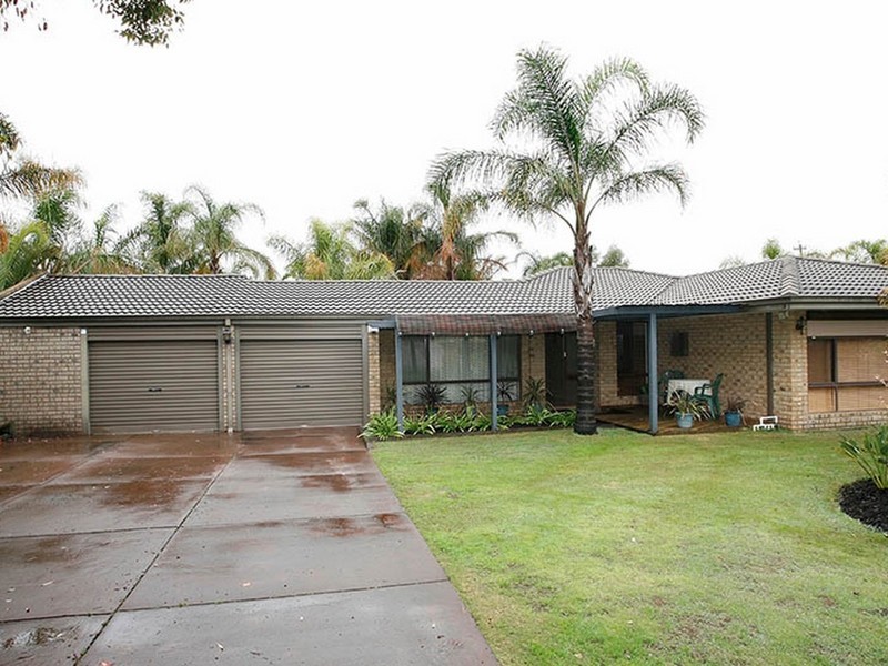 4 Larkspur Crescent, Yangebup WA 6164