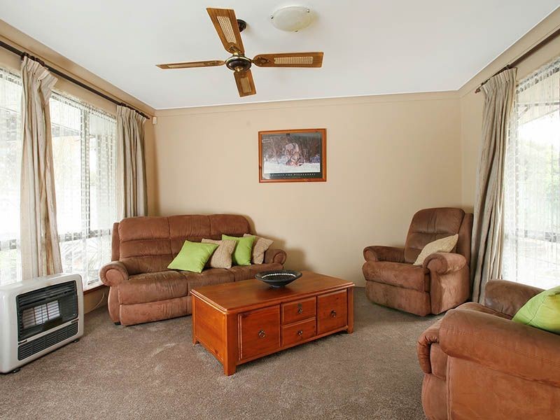4 Larkspur Crescent, Yangebup WA 6164
