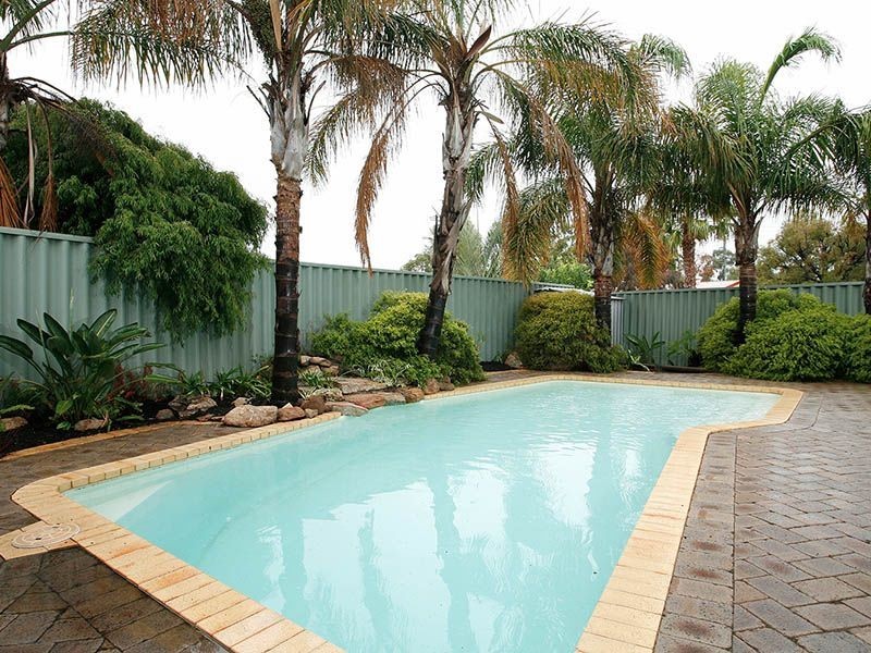 4 Larkspur Crescent, Yangebup WA 6164