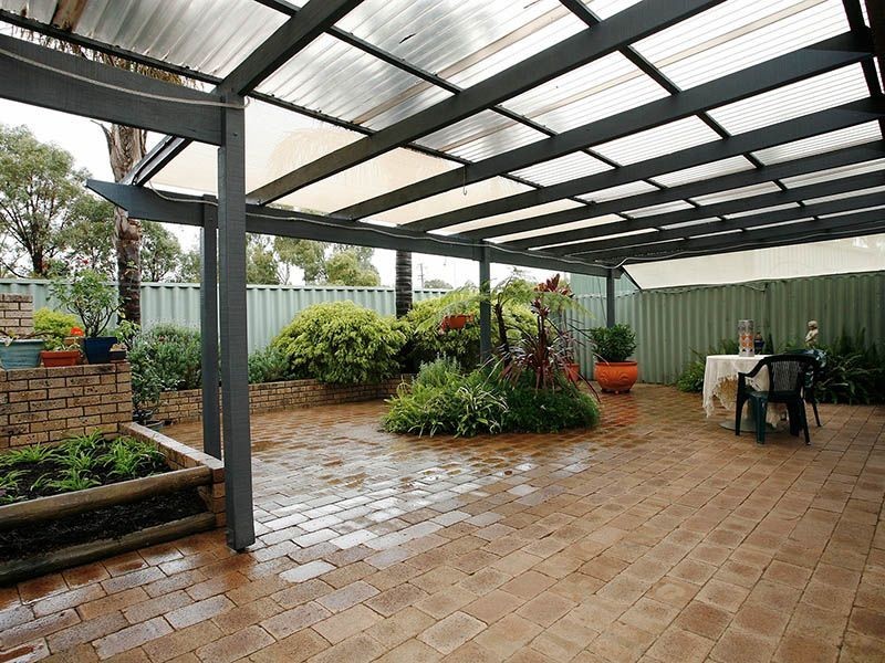 4 Larkspur Crescent, Yangebup WA 6164