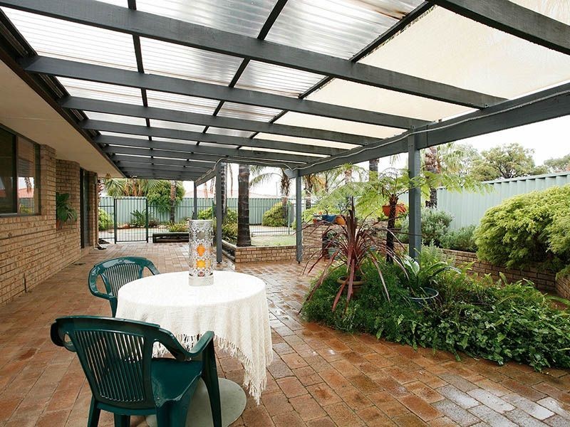 4 Larkspur Crescent, Yangebup WA 6164