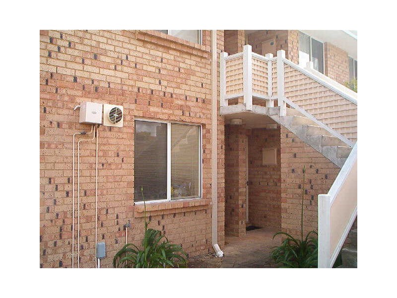 14/2 Pinewood Avenue, Kardinya WA 6163