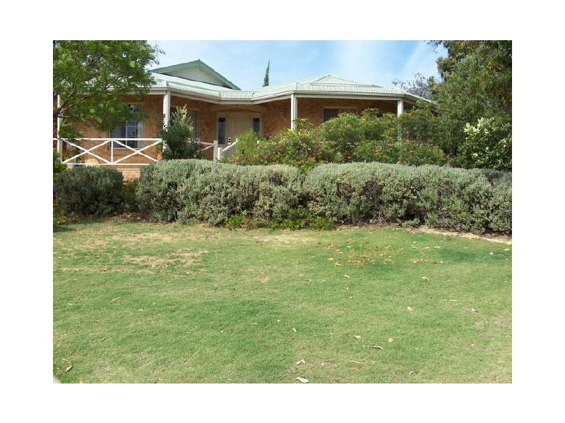 8A Chichester Avenue, Bibra Lake WA 6163
