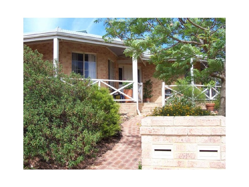 8A Chichester Avenue, Bibra Lake WA 6163