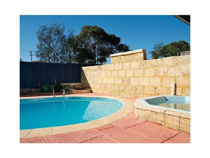 2 Pausin Crescent, Bibra Lake WA 6163