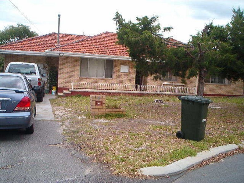 4 Lyn Close, Riverton WA 6148