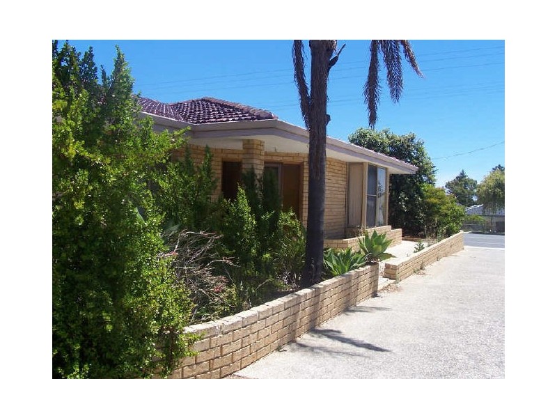 220B Carrington street, Hilton WA 6163
