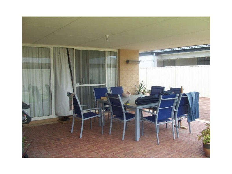 4 Roper Boulevard, Success WA 6164