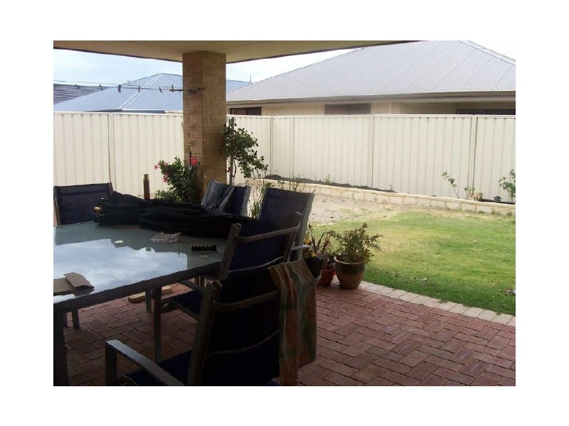 4 Roper Boulevard, Success WA 6164