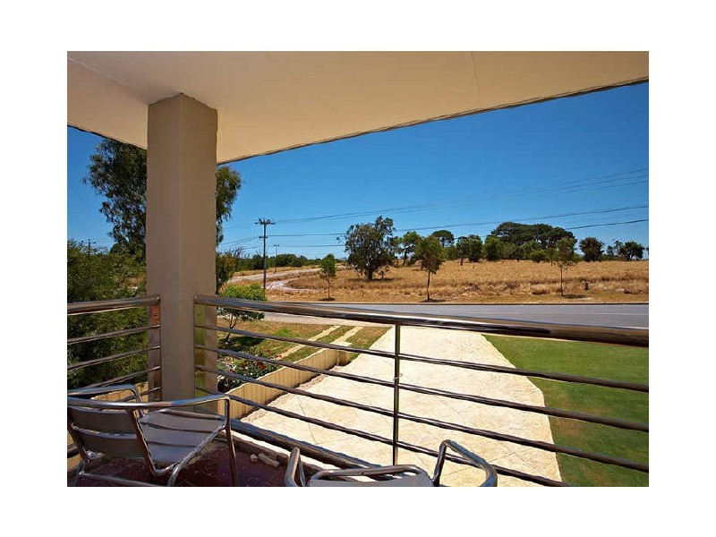 12 Hope Road, Bibra Lake WA 6163
