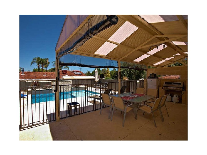 12 Hope Road, Bibra Lake WA 6163