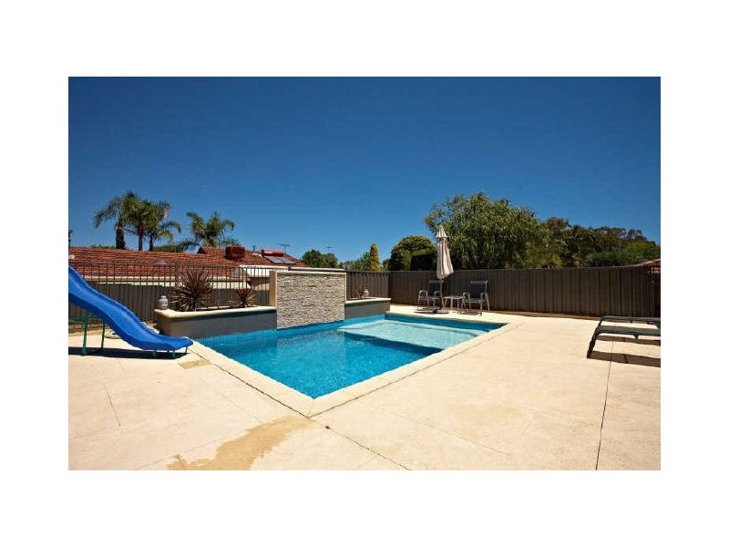 12 Hope Road, Bibra Lake WA 6163