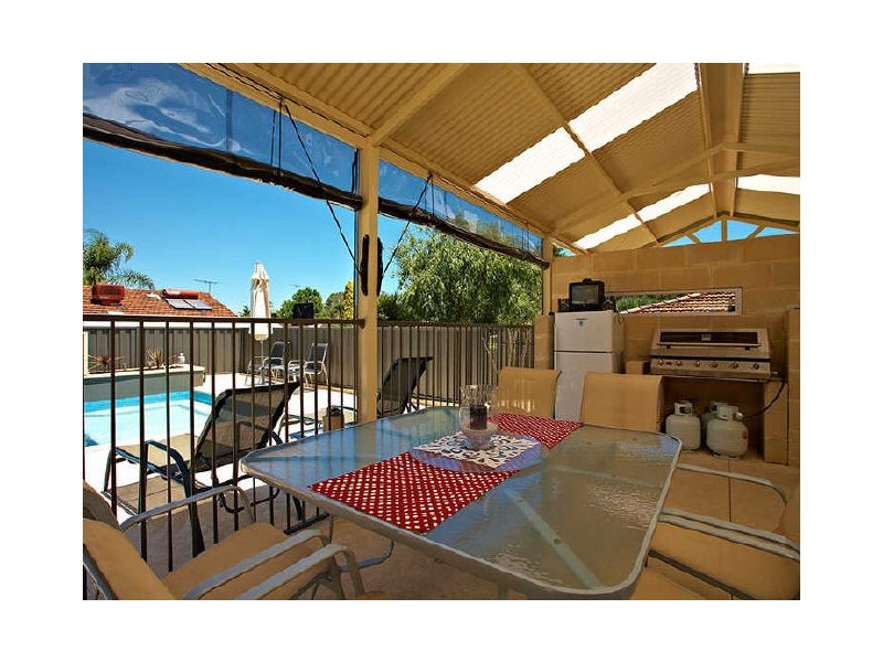 12 Hope Road, Bibra Lake WA 6163