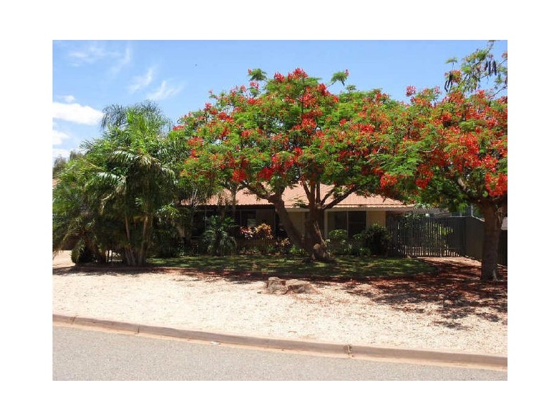 27 DeGrey Crescent, Dampier WA 6713