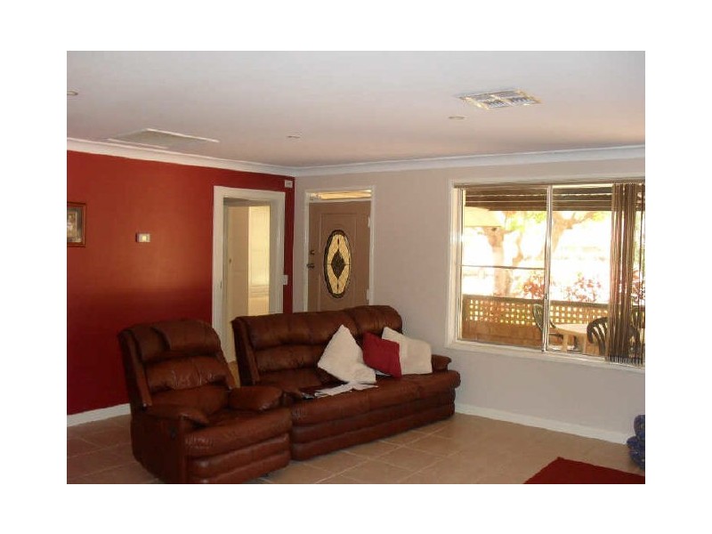 27 DeGrey Crescent, Dampier WA 6713