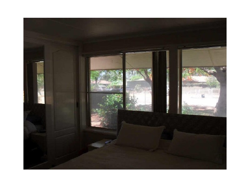 27 DeGrey Crescent, Dampier WA 6713