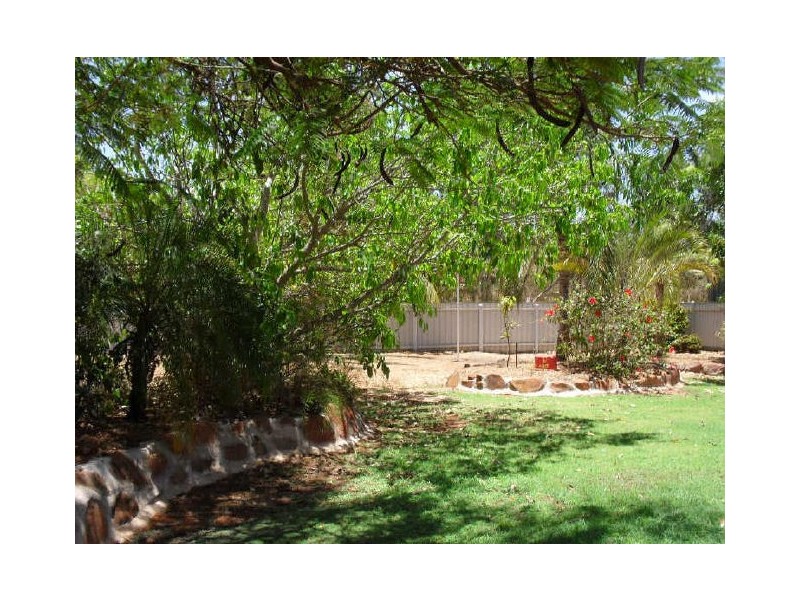 27 DeGrey Crescent, Dampier WA 6713