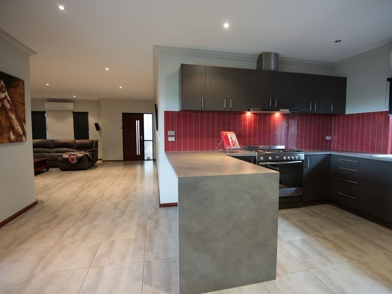 25 Curlew Street, Baynton WA 6714