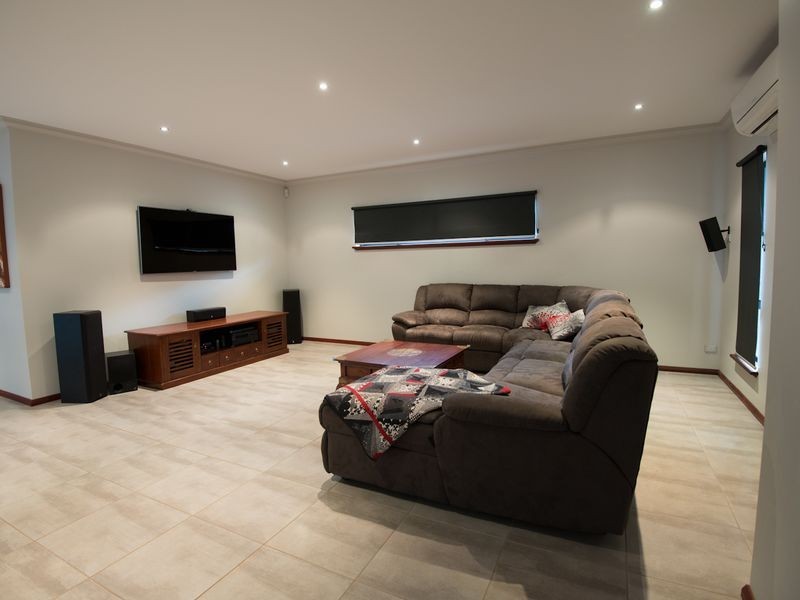 25 Curlew Street, Baynton WA 6714