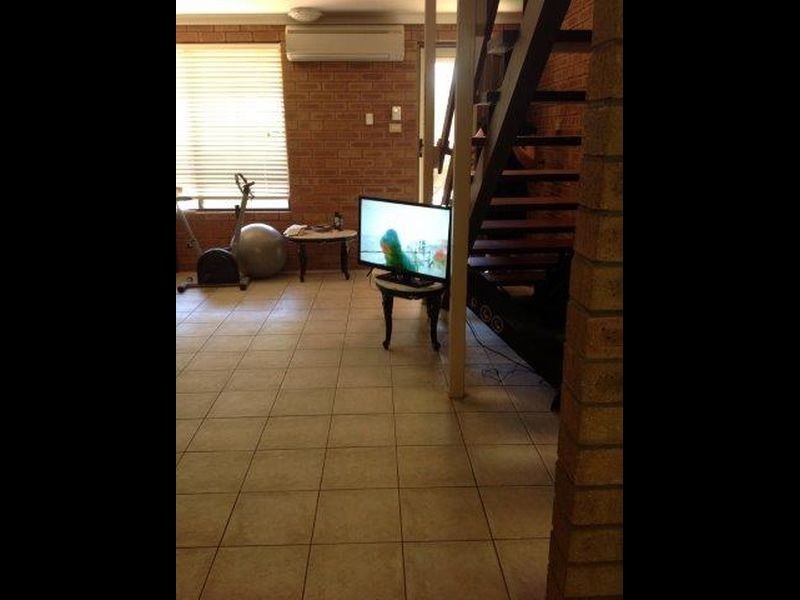 2/2 Sun Court, Millars Well WA 6714