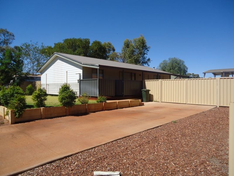 352 Poinsettia Street, Tom Price WA 6751