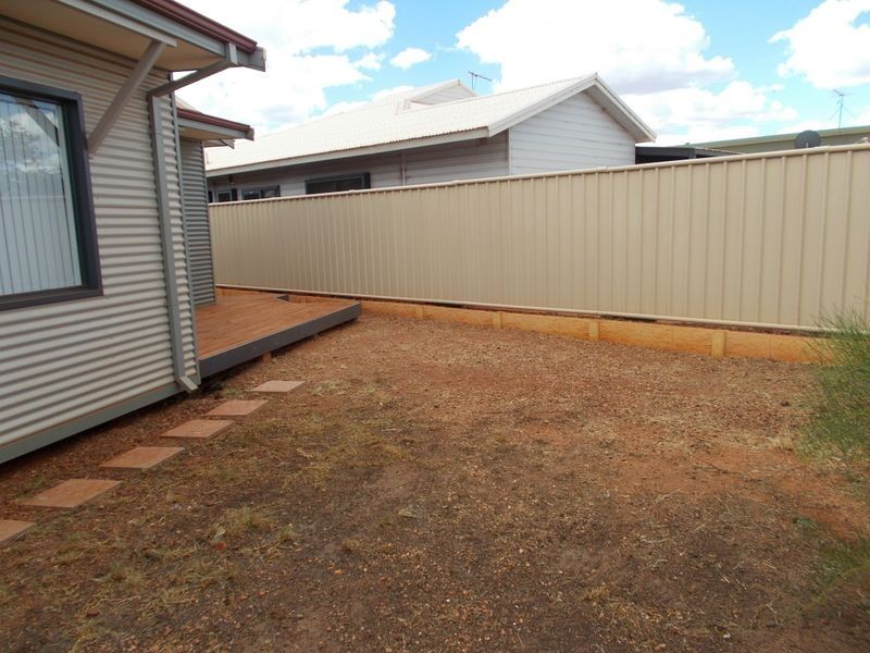 2 Ophthalmia Cres, Newman WA 6753