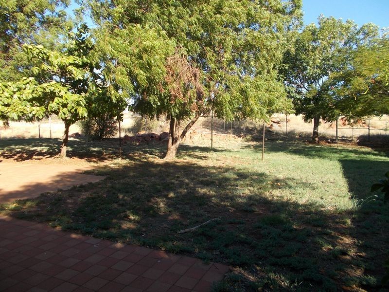 18 Meda Crescent, Dampier WA 6713