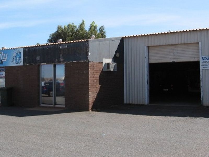 2/4 Coolawanyah Road, Karratha WA 6714